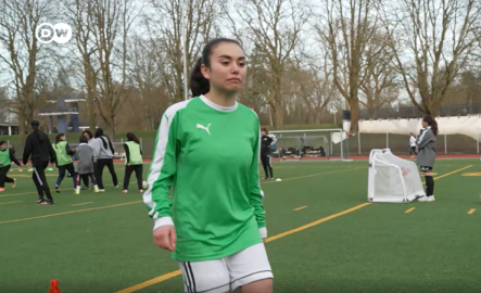 A screenshot from the DW film about empowering women through football in Germany and Iraq | Source: Screenshot DW