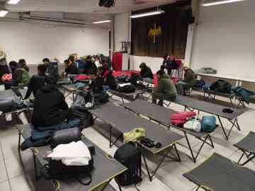 A group of young asylum seekers sheltered for their first night in a temporary dormitory set up inside the Celestino charity-run soup kitchen, in L'Aquila | Photo: MENSA DI CELESTINO/ANSA