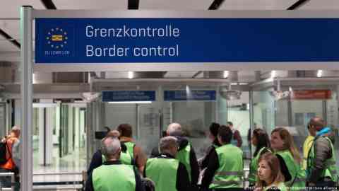 German Interior Minister Alexander Dobrindt has said Germany would not accept additional asylum seekers | Photo: Michael Bihlmayer/CHROMORANGE/picture alliance