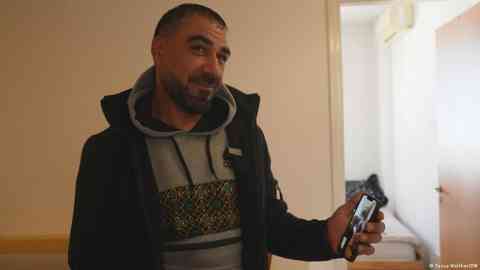Mohammad, a Palestinian refugee in Cyprus, talking to his family in Gaza | Source: Screenshot DW