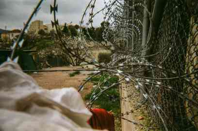 The migrant camp on the Greek island of Samos, surrounded by razor wire | Photo: Still I Rise