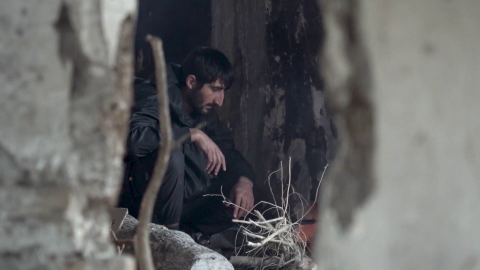 Migrants, many from Afghanistan, take shelter in abandoned buildings near the Hungarian border, hoping to cross into the EU from Serbia. Photo dated December, 2022 | Image: Predrag Barbul