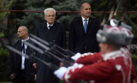 Italian President Sergio Mattarella (l.) and Bulgarian President Rumen Radev (r.) during an official welcome ceremony in Sofia, Bulgaria on 17 April, 2024 | Photo: EPA /VASSIL DONEV.