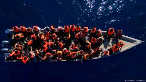 Overcrowded, underprepared and indifferent: migrant smugglers make millions while moving people between countries under hazardous conditions | Photo: Joan Mateu Parra/AP/dpa