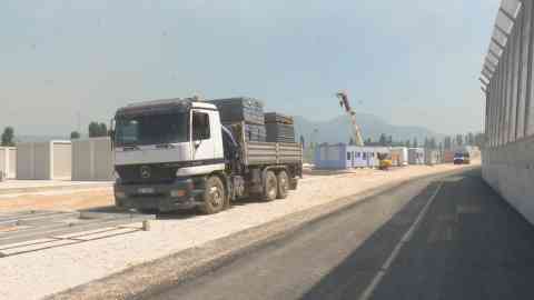 Work at the migrant shelter center in Gjader | Photo: Armand Mero / ANSA
