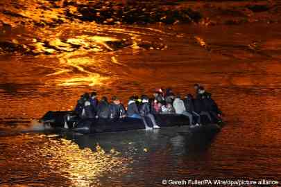 Migrants in a small boat attempt to set off from the French coast near Gravelines in the early hours of Thursday September 19, 2025 | Photo: Gareth Fuller/PA Wire/dpa/picture alliance