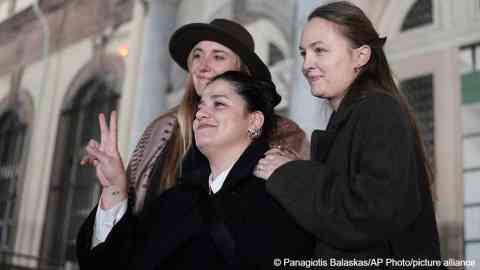 Rescue volunteers and their lawyer pose outside a courthouse in Mytilene, on the northeastern Aegean island of Lesbos, Greece, Thursday, Jan. 15, 2026, after being acquitted of charges related to aiding migrants | Photo: AP Photo/Panagiotis Balaskas