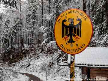 From file: A border crossing between Germany and Austria near Neuschwanstein | Photo: Sachelle Babbar/Zumapress/picture-alliance