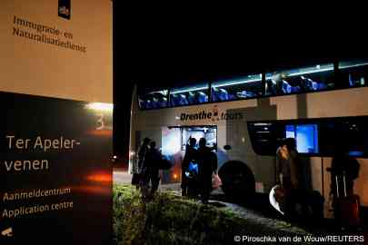 In 2022, migrants in the Netherlands were taken to emergency shelters due to a lack
of space in reception centers | Photo: REUTERS/Piroschka van de Wouw