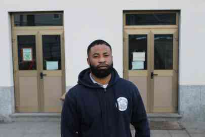 Arnaud Yao, an employee of Fraternita Massi, a refuge for migrants, in Oulx/©LouisChahuneau