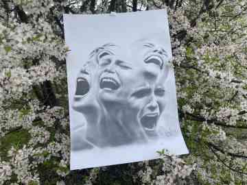 Pencil drawing by Daniel who is currently detained in the Kybartai camp in Lithuania | Photo: Gabriela Ramírez 