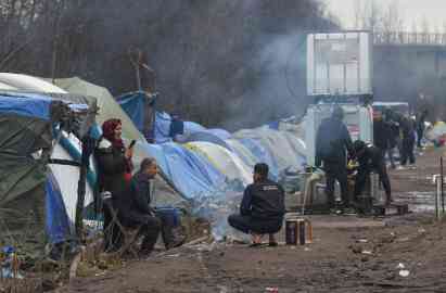 Migrants in the Grande-Synthe camp on February 10, 2022. The camp is known as a place where migrants can get in touch with smugglers arranging Channel boat crossings | Photo: Mehdi Chebil / InfoMigrants