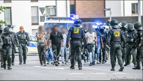 Clashes in Stuttgart between Eritrean government supporters and opponents are the latest in a string of such incidents | Photo: Jason Tschepljakow / dpa / picture alliance