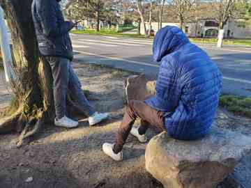 In Ouistreham, Sudanese migrants try to get on a truck to reach the United Kingdom by ferry | Photo: InfoMigrants