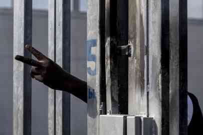 The hand of a migrant outside the bars of the men's section of Rome's Ponte Galeria migrant repatriation center | Photo: ANSA/MASSIMO PERCOSSI