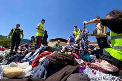 From file: Volunteers from the Beltrees Youth Movement sort clothes that are to be distributed to the displaced people, in the aftermath of the floods in Derna, Libya September14, 2023 | Photo: Esam Omran Al-Fetori / Reuters