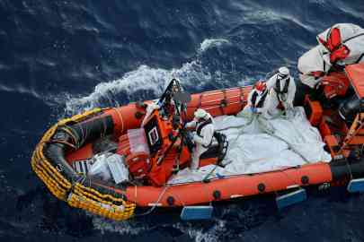 File photo: Rescue workers of Geo Barents transport dead bodies retrieved at sea, June 7, 2024 | Source: X/MSF_Sea