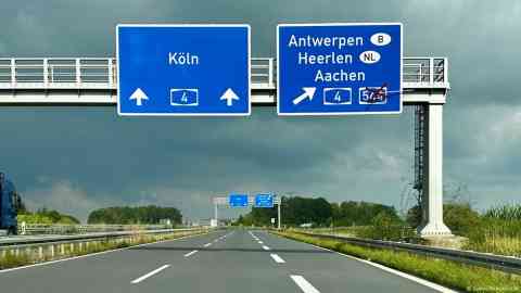 File photo: Motorists heading towards the Netherlands might soon face border checks | Photo: Sabine Kinkartz/DW