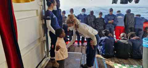 Crew members and rescued passengers on board the Ocean Viking, December 29, 2022 | Photo: Frey Lindsay