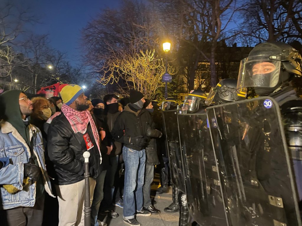 Police facing protesters in front of the Gaité Lyrique, on March 18th, 2025 | Photo: InfoMigrants