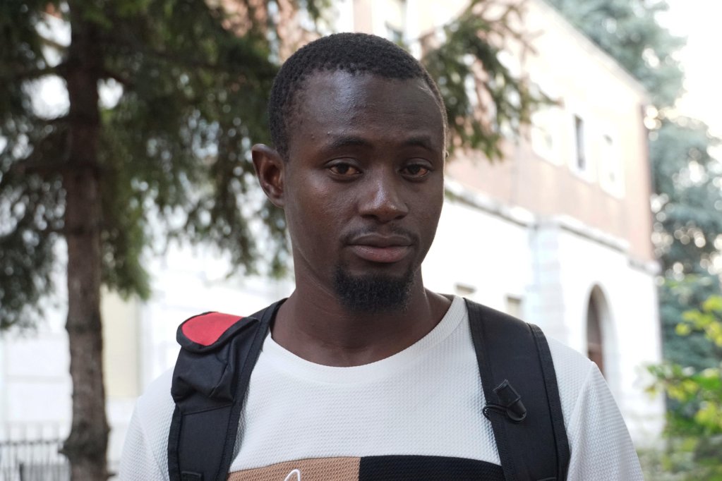 The Gambian manual laborer Aboubacar Touré was among the first to rescue tourists trapped in a bus that went off the Mestre overpass on the evening of October 3. | Photo: ANSA / ANDREA MEROLA