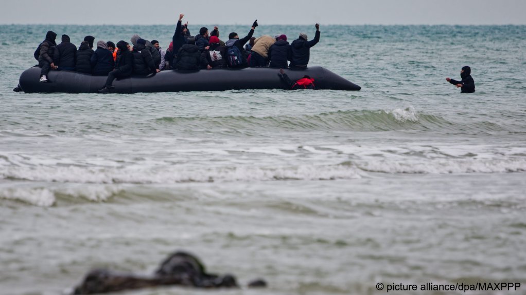 Une embarcation près des cotes françaises, le 12 février 2025. Crédit : Picture alliance