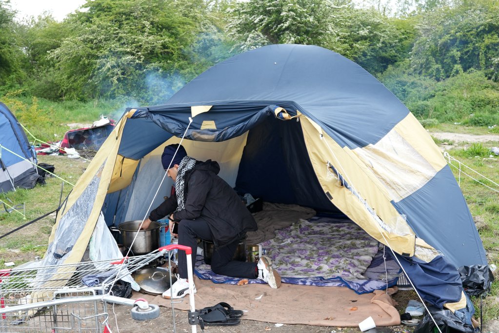 Un migrant irakien à Loon-Plage, Dunkerque, mai 2024. Crédit : InfoMigrants