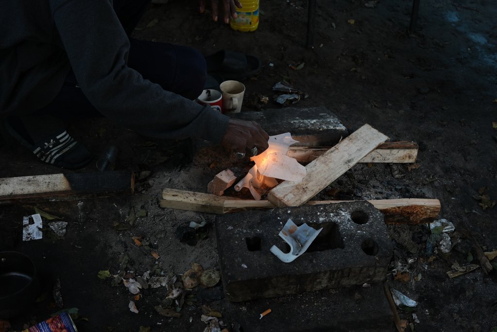  Un campement à Calais, le 12 novembre 2024. Crédit : Dana Alboz/InfoMigrants