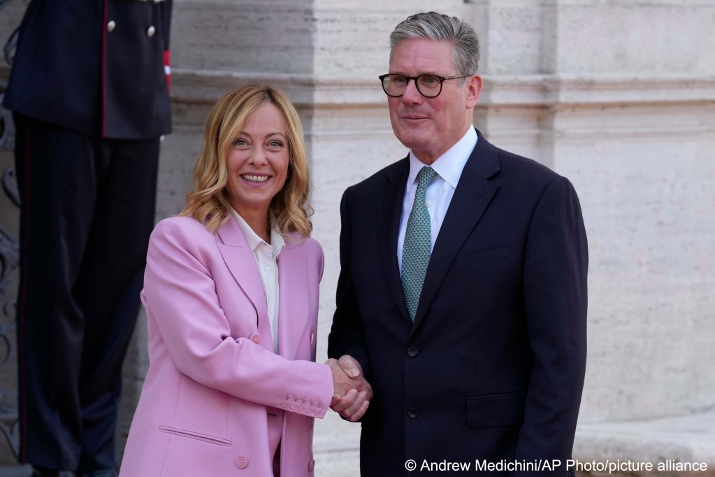 Italy's Giorgia Meloni (L) and Britain's Keir Starmer (R) met in Rome on Monday to talk about migration, trade and the Ukraine war  | Photo: Andrew Medichini/AP Photo/picture alliance