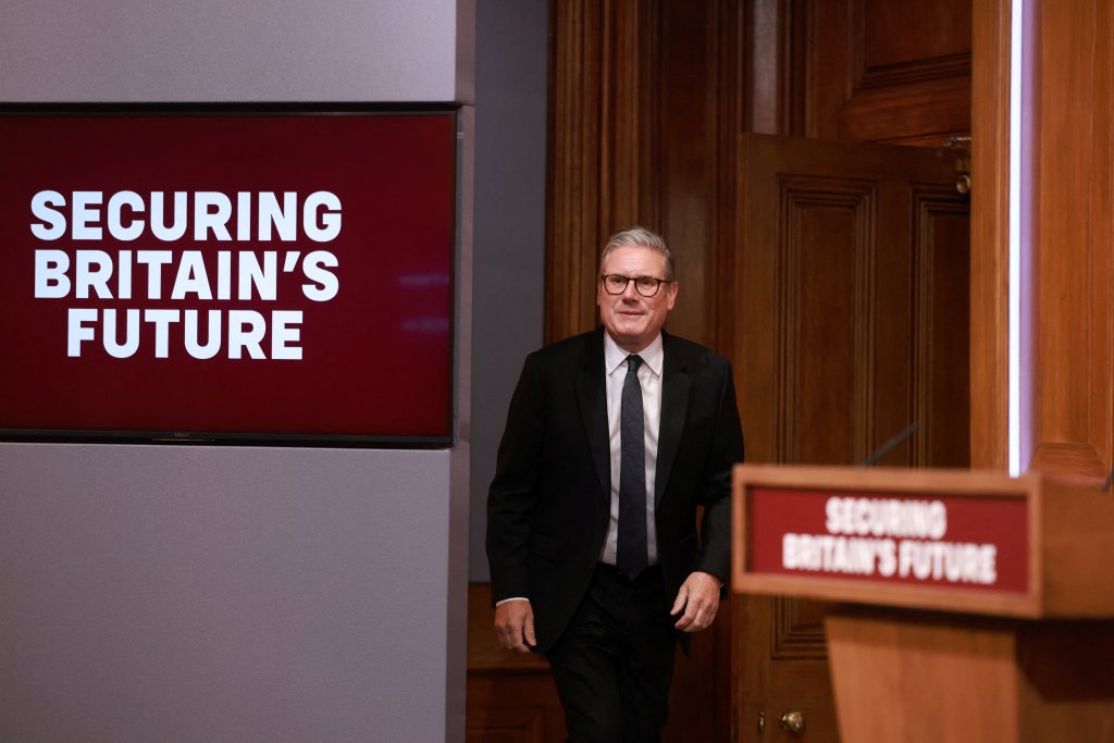 Le Premier ministre Keir Starmer lors de la présentation des nouvelles mesures ce lundi 12 mai 2025. Crédit : Reuters