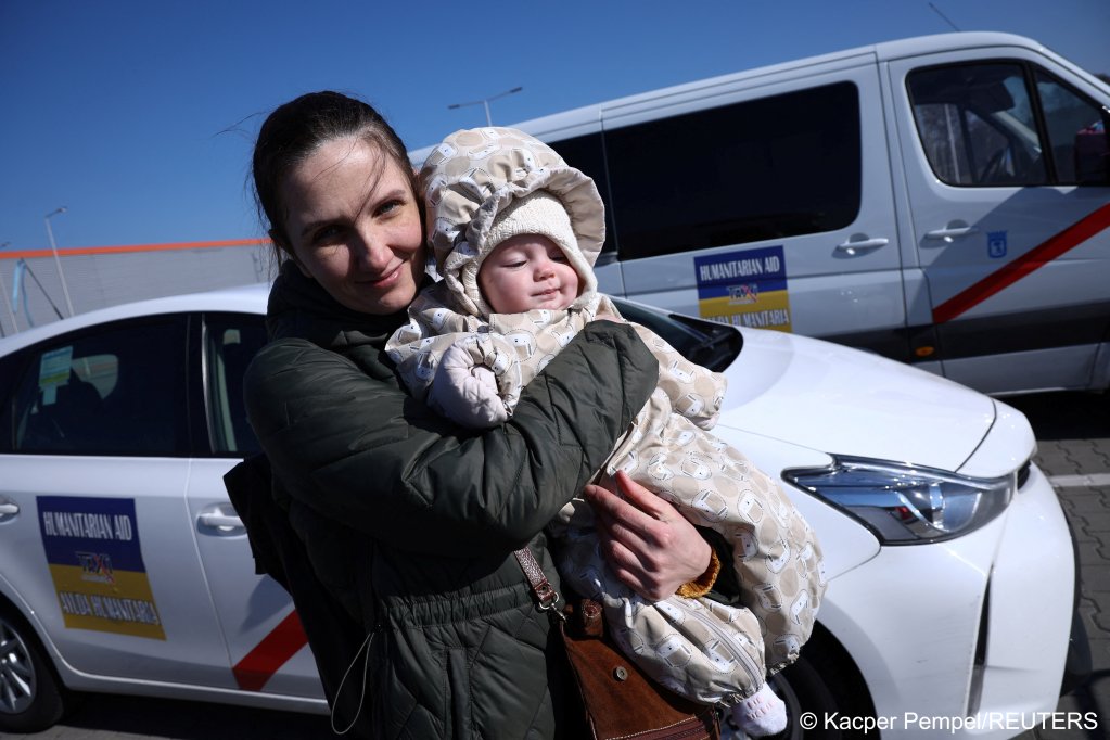 Madrid taxi convoy brings Ukrainians to Spain InfoMigrants