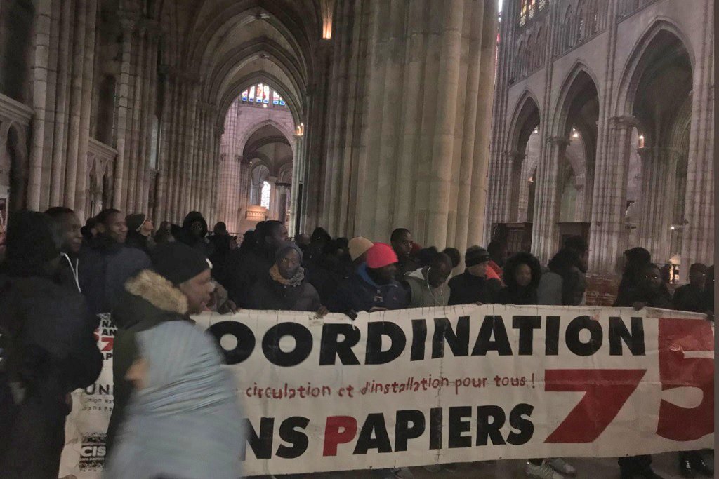 Manifestation de sanspapiers "aucune dégradation, aucune profanation