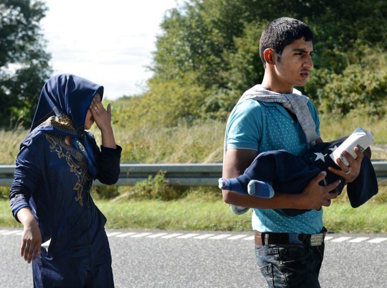 From file: A young refugee family walking along highway E45 from Padborg in Denmark near the border with Germany in 2015 | Photo: ©SCANPIX DENMARK/AFP