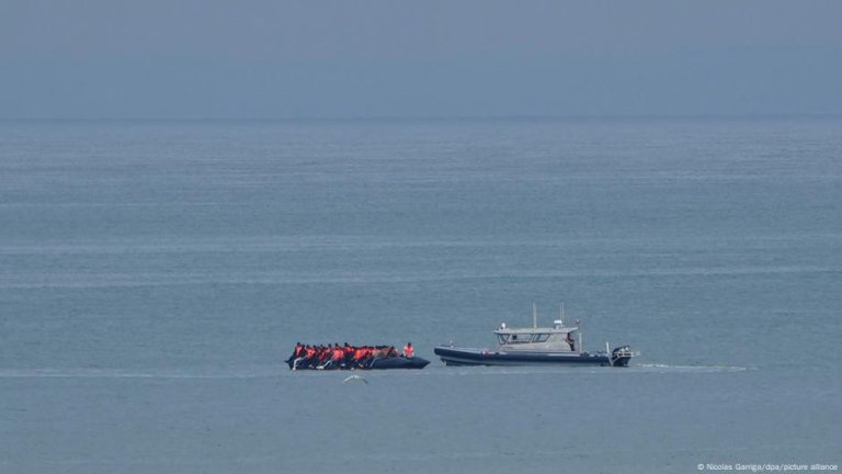 File photo: French rescue teams are often called to help migrant vessels in distress | Photo: Nicolas Garriga / dpa / picture alliance