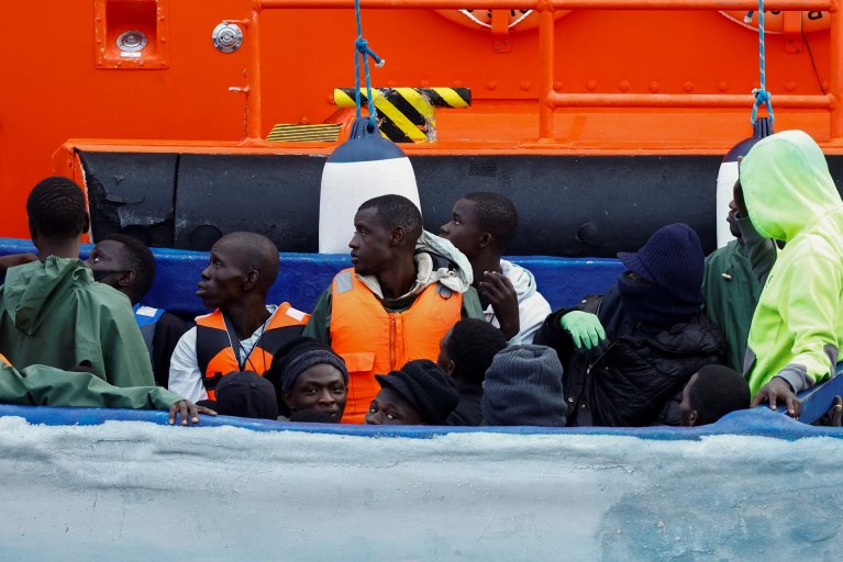 Des migrants secourus au large d'El Hierro, aux Canaries, le 26 novembre 2024. Crédit : Reuters 