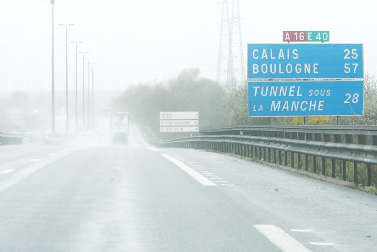 Les tentatives de passage par camions vers le Royaume-Uni, extrêmement dangereuses, sont moins coûteuses pour les exilés que le passage par canots dans la Manche. Crédits: Dana Alboz/InfoMigrants