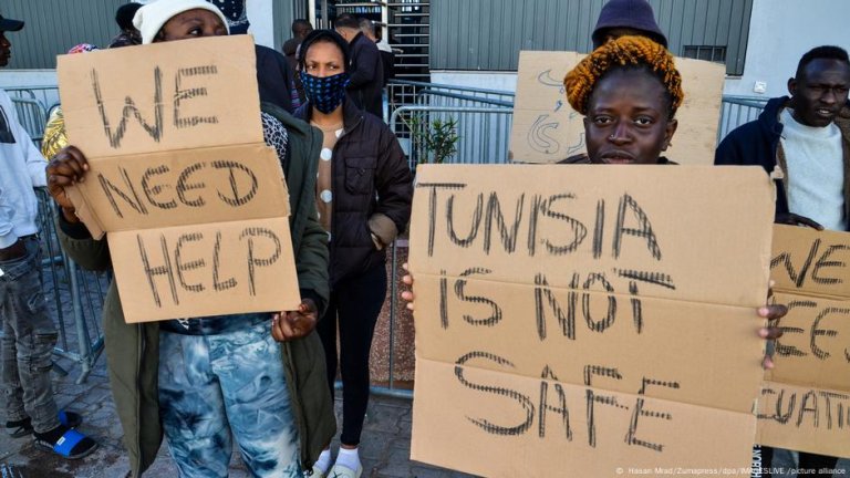 Des migrants manifestent en Tunisie (archives). Crédit : Picture alliance