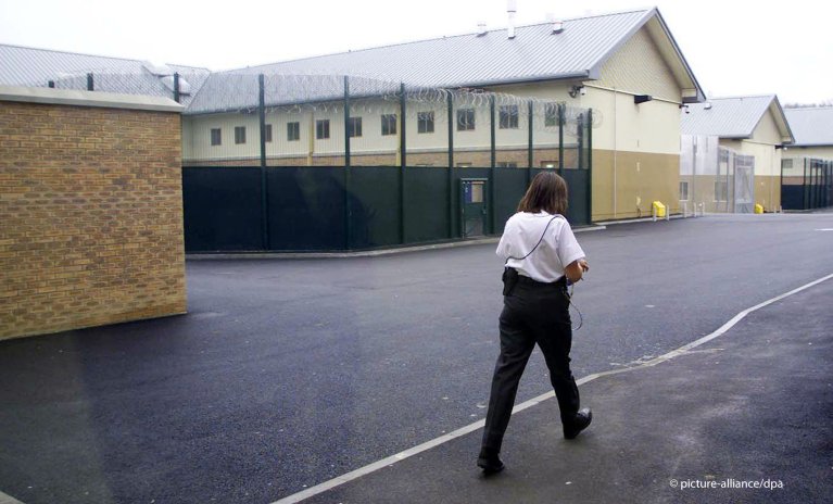 Anxiety is running high among women in Yarl's Wood immigration detention centre, Wednesday August 12, 2015 | Photo: S. Dempsey/picture-alliance