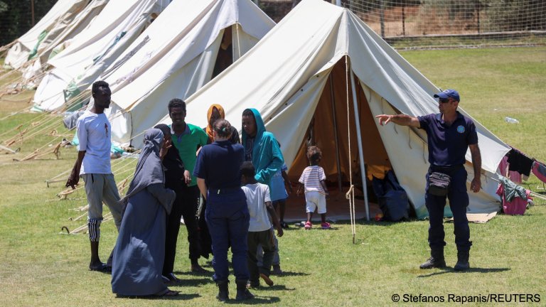 Greek authorities in Crete have been overwhelmed with the recent rate of arrivals on the island | Photo: Stefanos Rapanis / Reuters