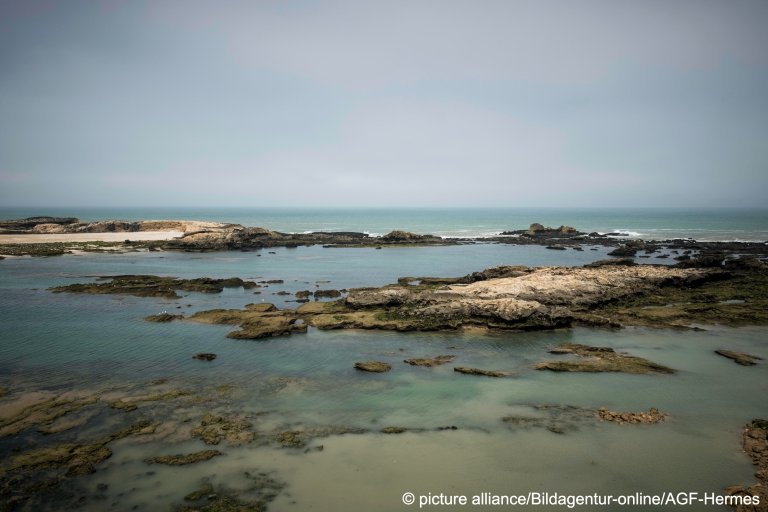 From file:The Atlantic coast in Morocco stretches for kilometers, here in Essaouira, slightly north of the Canary Islands | Photo: picture alliance / Bildagentur-online/AGF-Hermes
