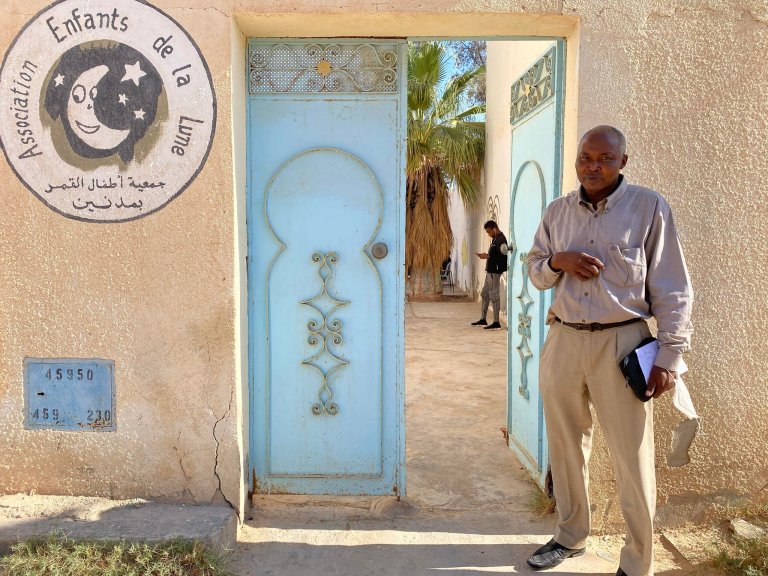 Abdallah El Saïd devant la Maison des associations de Médenine, en 2021. Crédit : InfoMigrants