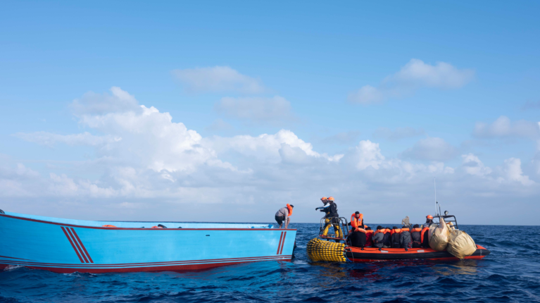 Une opération de sauvetage de SOS Méditerranée dimanche 23 février 2025. Crédit : SOS Méditerranée