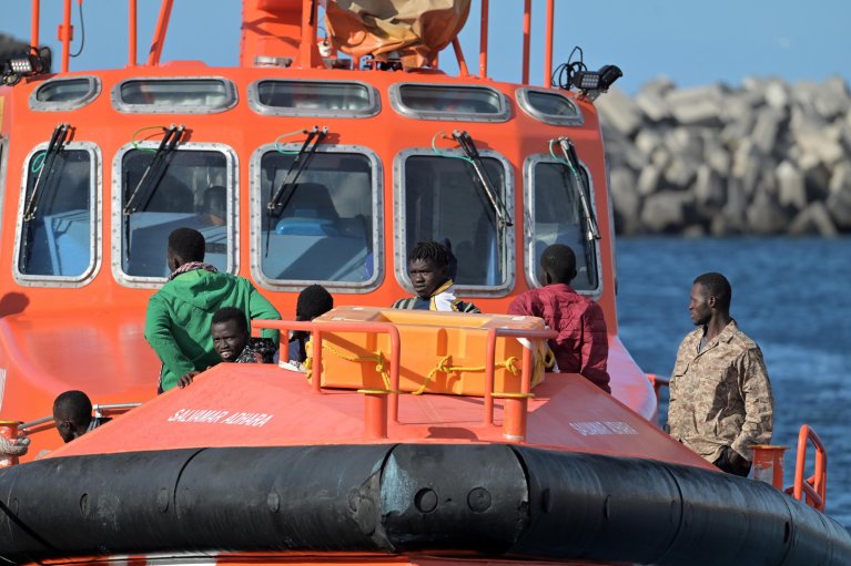 Some of the 75 Sub-Saharian migrants who were rescued from a small boat, 35 miles off La Restinga dock, El Hierro island, Canary Islands, Spain, November 26,  2024 | Photo: EPA/GELMERT FINOL