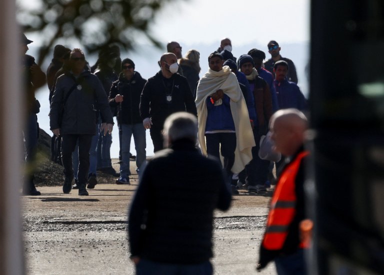 Quelques jours après avoir débarqué en Albanie, une quarantaine de migrants ont été rapatriés en Italie, samedi 1er février 2025. La justice italienne avait invalidé leur transfert la veille. Crédit : Reuters