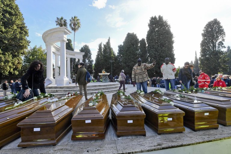 File photo: Coffins with the bodies of some migrants recovered in the Mediterranean Sea at the Monumental Cemetery of Salerno, Italy | Photo: Ciro Fusco / ANSA
