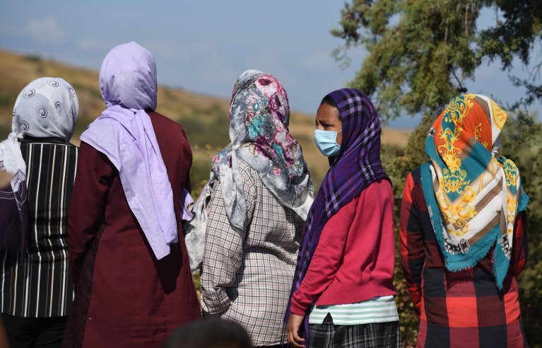 Distribution De Une Femme Sur La Route