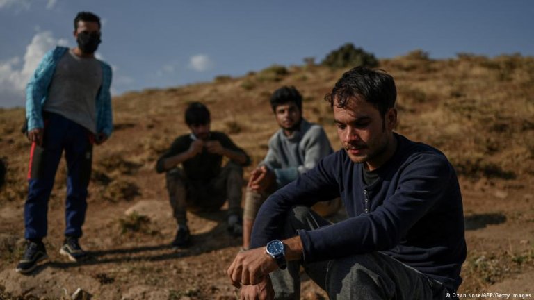 Afghan refugees have to cover thousands of kilometers before they arrive in Turkey | Photo: Ozan Kose/AFP/Getty Images (via DW)