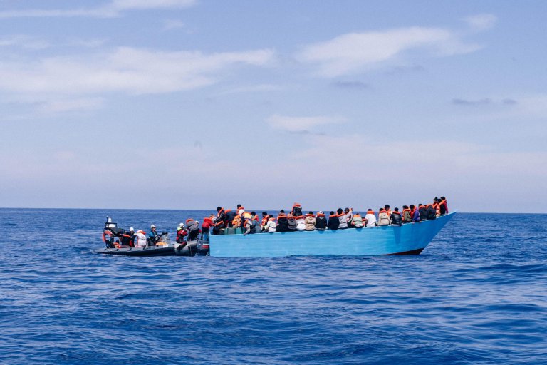 Un sauvetage de migrants opéré par le Sea-Watch 5 en Méditerranée centrale, le 1er mai 2025. Crédit : Sea-Watch