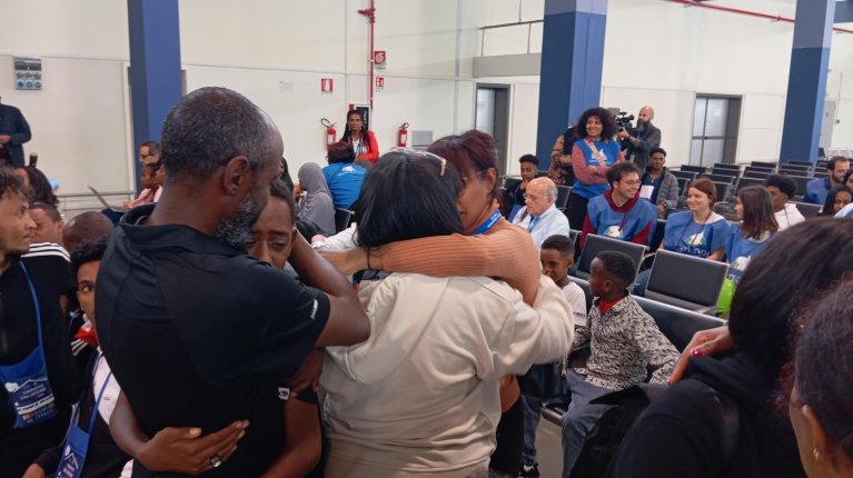 File photo: The arrival at Rome's Fiumicino airport of 49 Syrian refugees with humanitarian corridors, welcomed by volunteers and by the president of the Community of Sant'Egidio, Marco Impagliazzo on May 30, 2024 | Photo:  ANSA / TELENEWS
