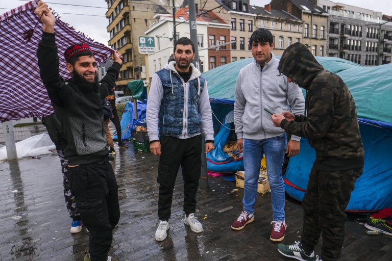 Asylum seekers from Afghanistan near Foreign office migration centre in Brussels, Belgium | Photo: ARCHIVE/EPA/OLIVIER HOSLET